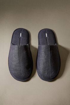 LINEN SLIPPERS WITH TOPSTITCHING - Navy Blue | ZARA United States Linen Slippers, Navy Blue Linen, Clean Laundry, House Slippers, Zara Home, Zara United States, Color Azul, Sales Gifts, Mule