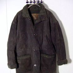 Vtg East West Rugged Leather Button Faux Shearling Ranch Coat Sz Xl . Acrylic Lined . Soft Leather Shell .Button Front . Aprox 27" Shoulders 24" Sleeves Rolled Out 27" Chest 35" Length Rugged Leather, East West, Soft Leather, Black And Brown, Mens Jackets, Jackets & Coats, Man Shop, Leather, Black