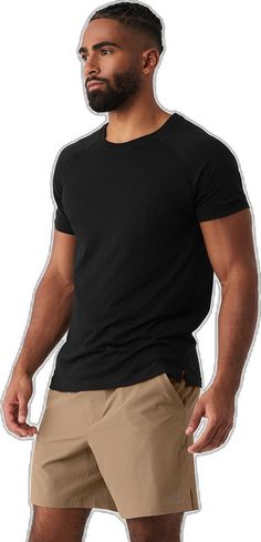 Relaxed Fit Raglan Sleeve T-shirt For Everyday, Versatile Crew Neck Sports T-shirt, Casual Raglan Sleeve T-shirt For Everyday, Sporty Crew Neck T-shirt For Layering, Casual Solid Color Alo Yoga Activewear, Black Crew Neck Activewear For Layering, Alo Yoga Casual Solid Color Activewear, Casual Alo Yoga Tops, Black Crew Neck Activewear For Everyday