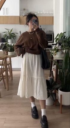 15 Must-Have Fall Travel Outfits: Your Ultimate Guide to an Autumn Getaway Kpop Fall Outfits, Cute Modest Everyday Outfits, Work From Home Outfit Fall, Autumn Outfits Pumpkin Patch, Skirt Outfits Midlength, Tee Shirt With Skirt Outfit, Whimsy Fall Outfits, Long Cullotes Outfit, Long Sleeve Skirt Outfits