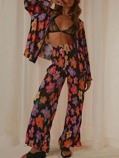 📦FREE Shipping on orders over $80 Gender: Women Type: Bottoms Feature: Floral Print, Lapel, Long Sleeve, Two Piece Material: Polyester Style: Casual/Fashion Color: Blue, Black, Green, Pink Size: S, M, L Please Note: All Dimensions Are Measured Manually With A Deviation Of 1 To 3cm. Pant Suits For Women, Vintage Pajamas, Satin Sleepwear, Pantsuits For Women, Pleated Fabric, Loose Pants, Loose Tops, Casual Streetwear, Inspiration Mode