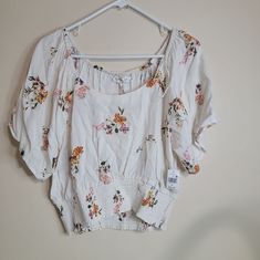 Gypsy And Jade Floral Cropped Blouse Size Xl. Nwt Flowy Casual Spring Crop Top, Spring Cropped Floral Print Blouse, Floral Print Cropped Blouse For Brunch, Cropped Floral Print Blouse For Spring, Flowy Cropped Top For Spring, Flowy Printed Top For Brunch, Short Sleeve Rayon Tops For Brunch, Rayon Short Sleeve Tops For Brunch, Spring Floral Print Rayon Shirt