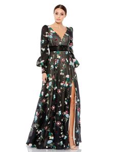 Vestido largo de manga larga con bordado floral y cinturón de pedrería.



 Mac Duggal

 Tela superpuesta con bordado floral transparente; Forro 100% poliéster

 Totalmente forrado a través del corpiño y la falda; mangas semitransparentes sin forro

 cuello en V

 Manga larga tipo obispo

 Fajín con cuentas

 Hombros abullonados

 Abertura frontal hasta el muslo

 Cremallera trasera oculta

 Aprox. 62,5" desde la parte superior del hombro hasta el dobladillo inferior

 Disponible en negro multicolor.

 Estilo #79361 Vestidos Color Coral, Flowy Gown, Mac Duggal Dress, Mac Duggal Dresses, Long Sleeve Gown, Floral Embroidered Dress, Beaded Belt, Women Formals, Mac Duggal