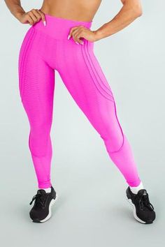 Calça Legging Cós Reto Empina Bumbum Wazzu Original Pink - M -   Calça legging empina bumbum, cós reto anatômico, que valoriza a silhueta, com filete contornando e dando UP no bumbum. Nossa legging foi elaborada e desenvolvida com os mais exigentes conceitos de qualidade, acabamento e conforto. Além de ser linda! Produzida com tecido tecnológico em suplex texturizado, (disfarça imperfeições) de 85% poliamida com 15% elastano, o melhor para o fitness. É uma legging diferenciada pelo conforto e be Leggings, The Originals, Pink