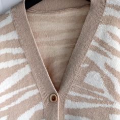 Retro Single-Breasted Knit Cardigan - Khaki- M Casual Beige V-neck Sweater Coat, Casual Beige Knit Cardigan, Jersey Pattern, Seasonal Wardrobe, Loose Fabric, Pattern Animal, Pocket Top, Casual Fit, Color Khaki