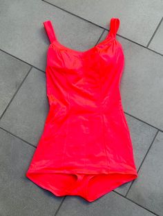 Vintage one piece De Weese Design swimsuit from the late 1960s/early 1970s Pink Soft cups, scoop back Women's size 12 - Fits a women's modern size Large or larger medium Excellent condition, appears to have never been worn, no flaws to note See pictures for additional details 1970s Clothing, Vintage One Piece, Vintage Swimsuit, Pink One Piece, Late 1960s, San Rafael, Back Women, Soft Cup, Women Swimsuits