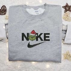 The Grinch Xmas x Nike Movie Embroidered Sweatshirt is the perfect blend of holiday cheer and athletic style. Featuring the iconic Grinch and Nike logos beautifully embroidered on a cozy sweatshirt, this unique piece is a must-have for any fan of the classic Christmas movie and sportswear. Made with high-quality materials, it offers both comfort and durability. Whether you’re lounging at home or heading out, this sweatshirt will keep you warm and stylish during the festive season. It also Grinch Head, Nike Christmas, Disney Character Shirts, One Piece Hoodie, Walt Disney Characters, Mike Wazowski, Cartoon Shirts, Patrick Star, Cartoon Sweatshirts