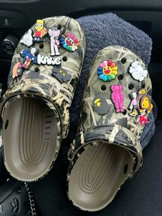 Camo Crocs, Pretty Sneakers, Crocs Fashion, Cute Clothing Stores, Trendy Shoes Sneakers, Pretty Shoes Sneakers, Kicks Shoes, Shoes Outfit Fashion, Shoe Wishlist