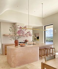 We are all about a pink kitchen, so here we share with you some of our fave looks to get you inspired... Interior Boho, Interior Design Per La Casa, Pink Kitchen, Kitchen Trends, Dream House Interior, Dream House Decor, Design Living, Dream Home Design, Home Decor Kitchen