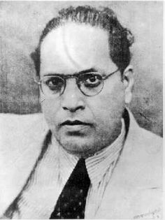 an old black and white photo of a man wearing glasses