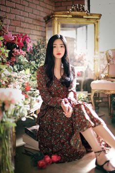 Fashion Feminine, Korean Girl Fashion, Floral Outfit, Fashion Dresses Casual, How To Look Classy, Womens Casual Outfits, Feminine Style, Modest Fashion, Fashion Pants