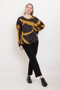 Description


This black blouse is exactly what you need to get through the winter! It's so thick and warm that you'll feel like you're wrapped in a soft blanket. The yellow stripes of this blouse are the perfect way to dress up your look this season. You can wear it with jeans or leggings and any pair of boots.
Composition & Care
95% polyester, 5% spandex
Machine wash in accordance with the instructions on the care label, otherwise we generally advise you to wash this part in the machine at 30° Striped Long Sleeve Top For Fall, Fall Striped Long Sleeve Top, Oversized Crew Neck Blouse For Fall, Fall Yellow Crew Neck Blouse, Yellow Long Sleeve Blouse For Fall, Oversized Crew Neck Blouse For Winter, Oversized Crew Neck Winter Blouse, Fall Workwear Striped Blouse, Striped Blouse For Workwear In Fall