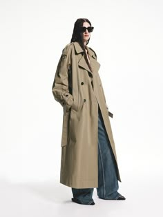 MO&Co. Women's Long Belted Trench Coat This trench coat is a must-have for fall, with its longline cut and back slit design adding a touch of sophistication. Made from a cozy cotton blend, it also features a convenient belted waist and side pockets for practicality. Features : - Longline loose silhouette, including belted- Double-breasted front and belted cuffs- Back slit and side pocket design Code: MBD3TRC001The back length of size S is 119.2cmMATERIALS & CARE Material: 98.5% Cotton 1.5% Spand Double Coat Outfit, Maxi Trench Coat, Oversized Trench Coat Outfits, Long Trench Coat Outfit, Trench Coat Styling, Trench Coat Belt, Fashion Trench Coat, Classic Fashion Pieces, Trench Coats Women Long