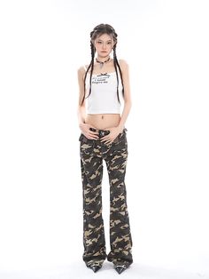 SIZE Trouser length waistline Hip circumference Leg circumference S 105 74 92 50 M 106 76 96 51 L 107 78 100 52 Size: S M LStyle: StreetColor classification: camouflageYear Season: Summer 2023Thickness: RegularClothing style details: pocketsTrouser length: Long pantsWomen's pants type: Micro-flared pantsMaterial composition: Other materials Type Of Pants, Pocket Jeans, Long Pants, Flare Pants, Jeans Pants, Season Summer, Army Green, Camouflage, High Waist