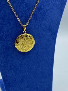 Bright Yellow Gold Round Photo Locket in a Detailed Floral Design complete with Necklace.  The traditional 'keepsake' locket was made popular in the Renaissance period and usually contained a miniature portrait. By the late Eighteenth Century and with the beginning of photography the locket became an increasingly popular wedding gift.  A lovely locket to keep your memories close to your heart.  Details:  Apx measurements External - 26mm diameter, Internal, to hold a photo - 20mm diameter. Detailed Etched Floral Pattern on the Front, back is plain.  It's made of Stainless Steel with a 14kt gold alloy plating giving it a bright yellow gold finish.  The chain is made from a brass alloy with 14kt Gold Alloy Plating and is 450mm, 45cm in length.. If you would like a photo fitted I can do this f Miniature Portraits, Gold Alloys, Photo Locket, Popular Wedding, Locket Necklace, Design Floral, 14kt Gold, Bright Yellow, Base Metal