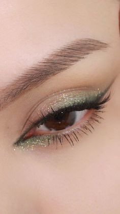 Hoco Green Makeup, Green Makeup Inspo Aesthetic, Green Homecoming Makeup Looks, Homecoming Makeup Green Dress, Enchanted Forest Homecoming Makeup, Natural Quince Makeup Looks Green, Homecoming Makeup For Green Dress, Hoco Makeup Green Dress, Tinkerbell Makeup Look