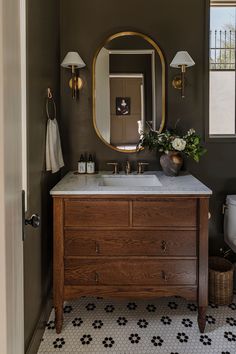 English Country Indoor Inspiration, English Country Bathroom Inspiration, Indoor Bathroom Inspiration, English Country Inspiration, Home Decor Inspiration, Mirror Inspiration, Vanity Inspiration, Wooden Sink Inspiration, English Country Inspiration,