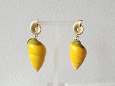 Shell earrings, only 1 copy. Beautiful exotic yellow shells, natural color. Land shell amphidromus perversus. For those who love natural shells, unique beach jewelry. Total length approximately 6.5 cm, each shell being unique. Shipping with tracking for France, IF YOU WOULD LIKE A TRACKING NUMBER FOR OVERSEAS please choose "economic" when paying. Unique Beach, Love Natural, Shell Earrings, Beach Jewelry, Gorgeous Earrings, Natural Color, Favorite Jewelry, Jewelry Earrings Dangle, Dangle Drop Earrings