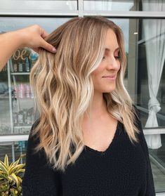 So bright and dimensional! Slay this lived-in honey blonde balayage now like a queen. #wavyhair #balayage #hairinspo Honey Blonde Hair Color, Blond Balayage, Balayage Blonde, Honey Blonde Hair, Hair Done, Honey Hair, Blonde Hair Inspiration, Blonde Hair Shades