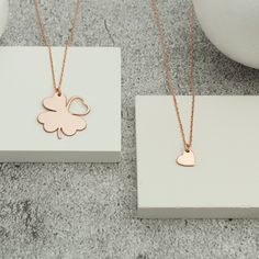 💎 Give a heart to your loved ones with our Clover Necklace. 💎 It is a perfect gift for mom, for sister, for best friend, for dad, for boyfriend. 💎 Give them a gift of both a heart and a necklace of good luck. 💎 Our chain length is 16 inches. If you have concerns about the length of the chain, please share it with me. 💎 Mother- Daughter Necklace, Mom- Child Matching Couple Necklace 💎TECHNİCAL INFORMATION💎 - Clover Pendant height: 20 mm - Clover Pendant width: 17 mm - Heart width: 5 mm -Nec Minimalist Charms Necklaces For Mother's Day, Minimalist Charm Necklaces For Mother's Day, Minimalist Charms Necklace For Mother's Day, Rose Gold Heart Pendant Necklace For Mother's Day, Personalized Flower Pendant Jewelry For Valentine's Day, Rose Gold Pendant Necklace Gift For Mom, Rose Gold Pendant Necklace For Mom, Double Heart Jewelry For Mother's Day Gift, Rose Gold Necklace Gift For Her