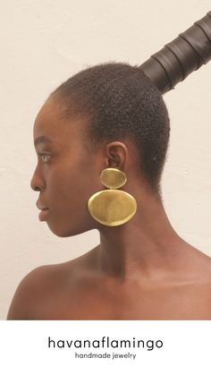 Add a bold and sophisticated touch to your style with these stunning handcrafted brass earrings, made in Barcelona. Inspired by African art, these large golden statement earrings are perfect for those who want to stand out with unique and personality-filled accessories. Their minimalist yet striking design makes them the ideal addition to both casual and special occasion outfits.

Discover more handmade pieces in our online store and bring a touch of culture and elegance to your jewelry collection. Let your style speak for itself!

Shop now at: www.havanaflamingo.etsy.com


#StatementEarrings #BrassJewelry #AfricanInspiration #BoldAccessories #TribalJewelry Statement Outfit, Bold Accessories, Bold Earrings, Golden Earrings, Special Occasion Outfits, Custom Earrings, Large Earrings, Brass Jewelry, Brass Earrings