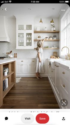 Modern Coastal Farmhouse, Bedroom Transitional, Kitchen Transitional, Kabinet Dapur, Transitional Decor Kitchen, Interior Design Per La Casa, Farmhouse Kitchen Design, Cozy Kitchen, Traditional Living