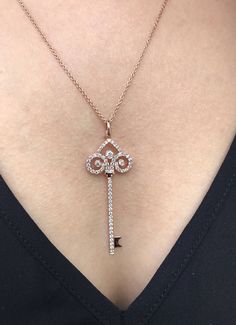 18k Rose Gold Diamond Key Pendant - Necklace Tiffany Key Necklace, Gold Key Necklace, Tiffany Key, Key Pendant Necklace, Gold Chain Design, Rose Gold Chain, Gold Diamond Necklace, Key Necklace, Necklace Box