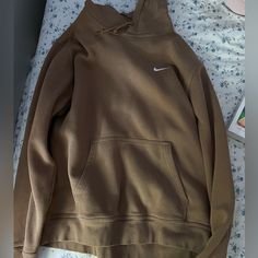 Brand New Size L Brown Sporty Sweatshirt For Spring, Sporty Brown Sweatshirt For Spring, Nike Casual Brown Tops, Casual Brown Nike Top, Brown Hoodie For Spring Streetwear, Brown Spring Streetwear Hoodie, Brown Nike Hoodie, Red Cropped Hoodie, Nike Reworked