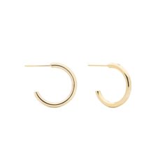 EVERYDAY ESSENTIAL WHAT IT IS: Small 14k gold fill hoops WHY IT’S SPECIAL: Lightweight and comfortable to wear, these simple gold hoops make a clean and subtle statement They're a must-have classic. They run 2mm smaller than the Anna Hoops GOOD TO KNOW: Gold vermeil Diameter: 16mm Width: 2mm WHY WE LOVE KARA YOO: Kara Yoo plays with geometric shapes and reinterprets classics with a fresh spin—it’s definitely not your mother’s pearls. Her unique and delicate designs are all handmade in Canada wit Minimalist Yellow Gold Hoop Earrings, Simple Yellow Gold Hoop Earrings, Minimalist Gold Hoop Earrings For Everyday, Gold Minimalist Hoop Earrings For Everyday, Simple Gold Hoops, Ear Party, Gold Filled Hoops, Vintage Pearls, Recycled Metal