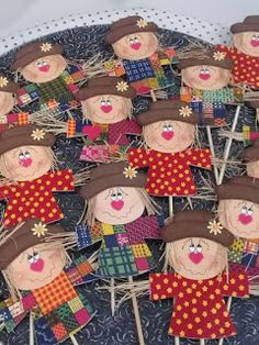 a bunch of scarecrows are sitting on sticks