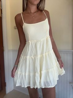 Yellow Daisy Dress Light Yellow Sundress, Cute Sun Dresses, Sun Dress Outfit, Yellow Sundress, White Sundress, Sun Dresses, Outfit Inspo Summer, Daisy Dress, Yellow Daisy