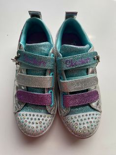 Twinkle Toes by Skechers Girls 3SI0 Athletic Shoes, Size 12.5, See Description. Note: twinkle lights on one shoe doesn’t work Twinkle Toes Shoes, Nostalgia 2000s, Girl Oc, Simpler Times, Twinkle Toes, Kawaii Shoes, 90s Childhood, Clothing Stores, Twinkle Lights