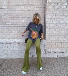 Hippie Nye Outfit, Going Out Jumpsuit Outfit, Rush Tshirt Outfits, Low Maintenance Style Outfits, Fall To Spring Transition Outfits, New Orleans Outfit Aesthetic, Boho Esthetics Outfits, Easter Fashion 2024