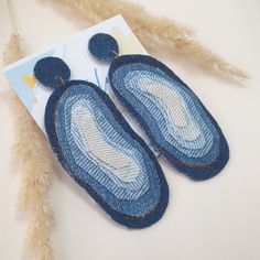 This denim earrings is a unique piece of jewelry. Blue jeans always remain on the catwalk in one form or another. This recycled denim earrings highlights the beauty of denim and is a fine example of sustainable fashion. Unique, eco-friendly, upcycled and handmade with love, this earrings protects our planet by using reused materials. Width 1,2 inches. Length 3 inches. Denim Necklace Diy Old Jeans, Jean Earrings, Denim Accessories Jewelry, Jeans Earrings, Denim Diy Clothes, Statement Jeans, Textile Earrings, Reused Materials, Recycled Earrings