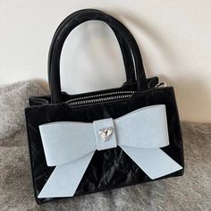 UAKISS - Casual Korean Style Handbag Bow Applique Pu Leather Solid Color Simple Shoulder Bag New Sweet Cute Designers Crossbody Bag Designer Crossbody, Beige Shoes, Designer Crossbody Bags, White Bag, Cross Body Handbags, Black Silver, Pu Leather, Korean Fashion, Crossbody Bag