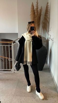 Rainy Day Business Casual Outfits, Transition Outfits, Brunch Outfit, Neutral Fashion, Mode Inspo, Autumn Outfit, Outfit Inspo Fall, Mode Inspiration, Winter Fashion Outfits