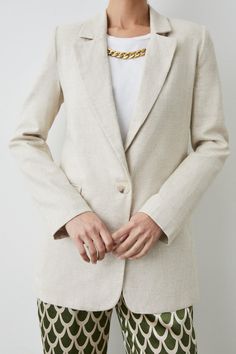 Introducing our Linen Look Blazer, the perfect addition to your wardrobe for a touch of sophistication and style. Crafted with a blend of high-quality materials, this blazer offers a luxurious linen-like texture that exudes elegance. Its tailored fit and sleek design make it suitable for both formal and casual occasions, allowing you to effortlessly elevate any outfit. The blazer features a classic lapel collar, button closure, and functional pockets, adding practicality to its timeless appeal. Whether you're dressing up for a special event or simply want to add a polished touch to your everyday look, our Linen Look Blazer is a versatile and fashionable choice. Petite Jumpsuit, Petite Coat, Plus Size Coats, Tall Clothing, Tshirt Skirt, Luxury Linen, Petite Outfits, Fit N Flare Dress, Jacket Sale