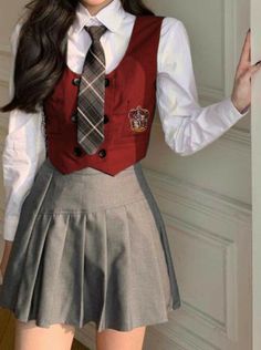 Cute Gryffindor Uniform, Gryfindor Girl Uniform, Cute Hogwarts Uniform, Harry Potter Clothes Gryffindor, Hogwarts Inspired Outfits Gryffindor, Kpop Uniform Outfit, Gryffindor Outfit Uniform, Kpop School Outfits, Harry Potter Outfit Ideas Gryffindor