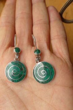 These beautiful pachamama (mother earth) earrings are made by hand by the beautiful Quechua people of the Peruvian Andes. It is handmade in 950 silver with inlaid stones by a local family of jewelry artisans. weight : 8.2 gr diameter : 1.8 cm height with hook : 4.5 cm they are made by 950 silver and green crystacola stone Purple Belt, Alpaca Wool, Mother Earth, Etsy Earrings, Dangle Drop Earrings, Hand Weaving, Art Pieces, Drop Earrings, Stone