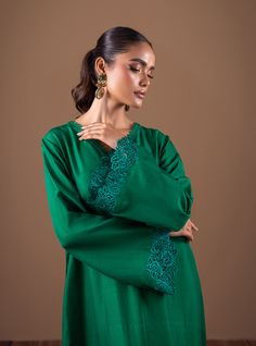 Enchanting Emerald Traditional Green Dress With Naqshi Detailing, Traditional Green Naqshi Dress, Green Anarkali With Naqshi Detailing, Green Traditional Wear With Naqshi For Eid, Green Unstitched Raw Silk Dresses, Green Naqshi Traditional Wear For Eid, Unstitched Green Raw Silk Dresses, Elegant Green Sets For Eid, Green Silk Kurta With Naqshi Detailing