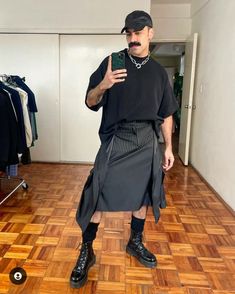 Male Skirt Fashion, Men's Skirts Fashion, Men In Skirts Street Style, Man In Skirt Outfit, Men’s Skirt, Berghain Outfit Man, Male Skirt Outfit, Berghain Fashion, Men Skirt Outfits