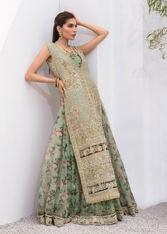 Green Long Kameez Skirt for Pakistani Wedding Dresses Long Kameez, Bridal Mehndi Dresses, Pakistani Bridal Dress, Net Gowns, Pakistani Formal Dresses, Lehenga Skirt, Pakistani Wedding Dresses, Formal Dresses For Weddings, Lehenga Designs