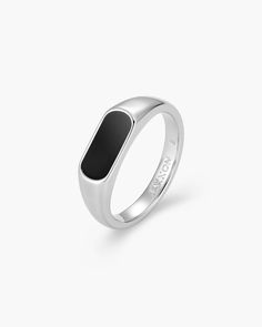 Diversify your ring collection with our men’s silver Stadium Signet Ring. This ring has a next-level shine and a sleek black epoxy accent that shows off the clean lines atop this men’s signet ring. Made with quality materials, this ring is meant to withstand everyday wear and tear while maintaining its shine for years to come.