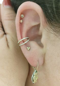 "I Love multiple hoops in the conch, and I am LOVING the look this one achieves! It a double hoop that actually branches near the hinge to create more space between the hoops. These hoops are made of G23 Titanium, 16 guage, and 10 mm diameter. They are available in polished Titanium and PVD gold tone. Color may vary due to differences in electronic screen settings. Prior to placing an order for a hoop, please know the hoop size that you need. Hoop size needed will depend on your piercing locatio Dainty Pierced Huggie Septum Ring, Dainty Internally Threaded Huggie Septum Ring, Double Conch Piercing, Gold Conch Hoop, Conch Hoop, Conch Earring, Conch Piercing, Earring Gold, Jewelry Earrings Hoops