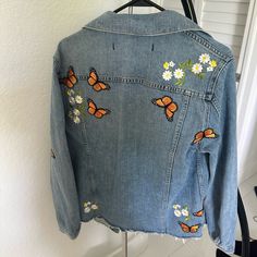 Brand Is Lovers And Friends From Revolve Piece Of Art Literally Not Worn A Single Time. Brand New Without Tags Denim Vest Embroidery, Jacket Embroidery, Girls Denim Jacket, Painted Denim Jacket, Painted Jeans, Button Up Jacket, Painted Denim, Floral Color, Girls Denim