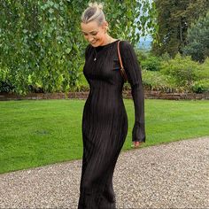 Lbd That You Can Throw On And Go! Elegant Bodycon Dress, Long Striped Dress, Dresses Holiday, How To Fold Sleeves, Flare Sleeve Dress, Bodycon Dress With Sleeves, Flare Sleeves, Bodycon Maxi Dresses, Maxi Robes