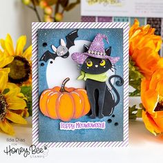 Halloween Card, Light-Up Card, Interactive Card, DIY Halloween Crafts, Cardmaking Tutorial, Handmade Cards, Honey Bee Stamps, Lovely Layers Scaredy Cat, Sweet Halloween Collection, EZ-Lights Card, Fall Cardmaking, Paper Crafting, Stamping Techniques, Distress Oxide Inks, Ink Blending Halloween Treat Boxes, Spinner Card, Bee Creative, Honey Bee Stamps, Cardmaking And Papercraft, Halloween Diy Crafts