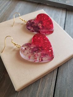 Valentine Resin, Resin Hearts, Violet Jewelry, Natural Earrings, Real Flower Earrings, Rose Dans, Heart Resin, Half Heart, Colored Earrings