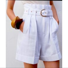 Zara High, Paperback Waist White Shorts, Pleated Front Pockets. Belted Waist With Gold Buckle. Zara Paper Bag, Distressed High Waisted Shorts, Vintage High Waisted Shorts, Vintage Levi Shorts, Zara Trousers, White High Waisted Shorts, Beige Jeans, Studded Shorts, Zara Shorts