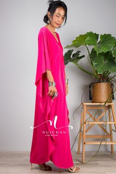 Ярко-розовое платье Maxi миниатюрный кафтан вечернее платье - Etsy Польша Long Pink Kaftan For Party, Pink Long Kaftan For Party, Pink V-neck Kaftan For Evening, Pink Maxi Dress With Kimono Sleeves For Summer, Summer Pink Maxi Dress With Kimono Sleeves, Elegant Pink Spring Kaftan, Elegant Pink Kaftan For Beach Cover-up, Pink Maxi Kaftan For Parties, Pink Kaftan For Spring Evening